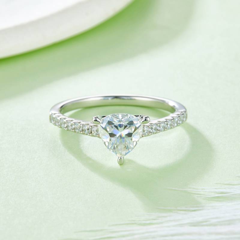 微镶三角形S925银镀白金MoissaniteWomen's Ring1.0ctD级